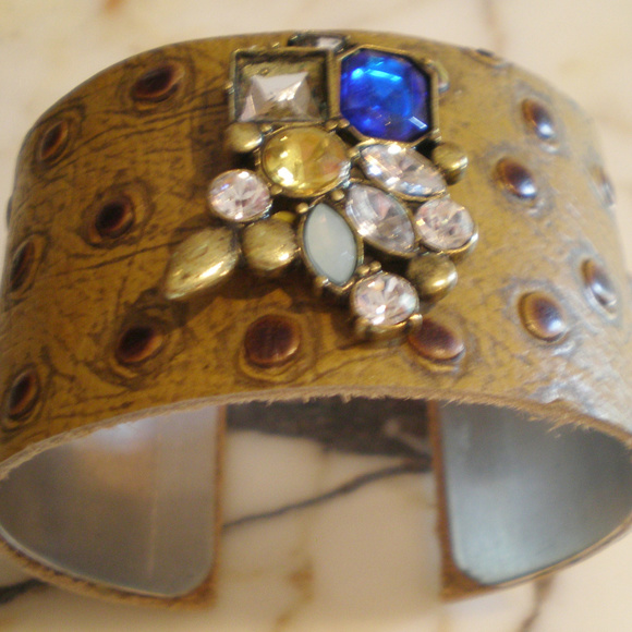 Ostrich Embossed Leather Cuff Bracelet w/ Vintage Brooch Pin FABULOUS OOAK - Picture 2 of 2